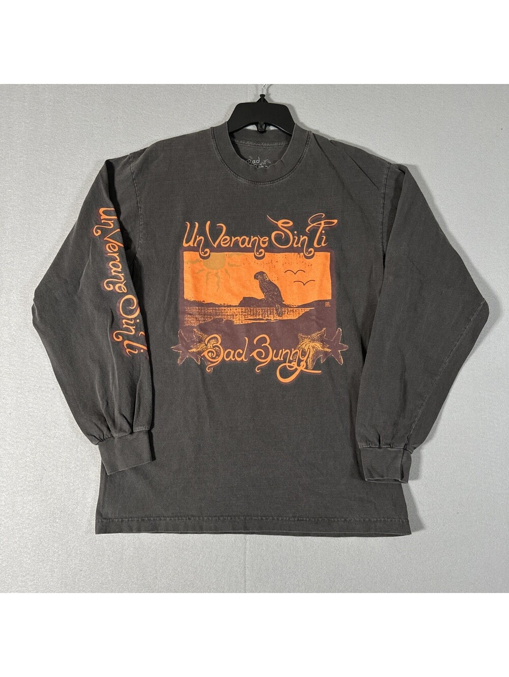 Bad Bunny World's Hottest Tour 2022 Un Verano Sin Ti T-Shirt Medium Long Sleeve